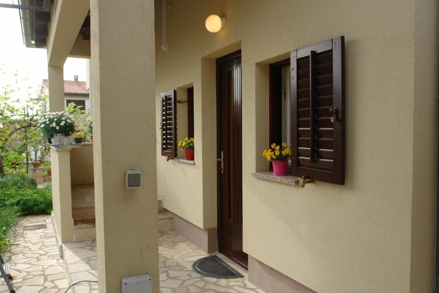 And With Parking Space - 24373 Guest house *